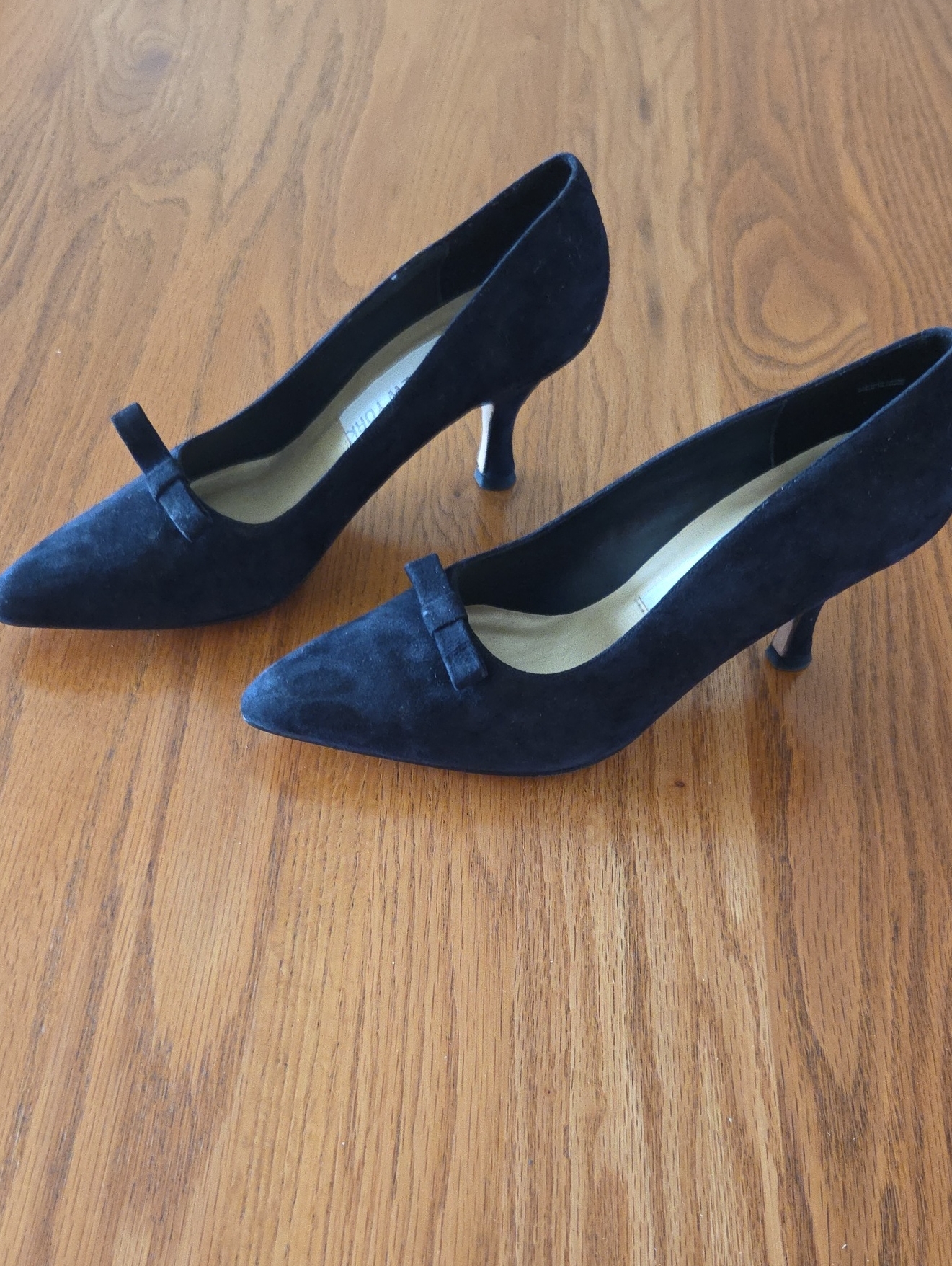 Jones New York Black Suede Pointed-Toe Pumps With Mini Bow